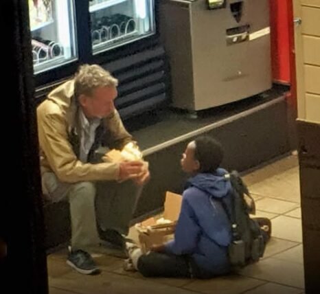 An Elderly Teacher Paid for a Freezing Boy’s Meal — The Boy Repaid Him Seven Years Later